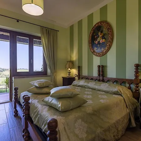 Fonteroncone Di Kryvuta Oksana Bed & Breakfast 3*